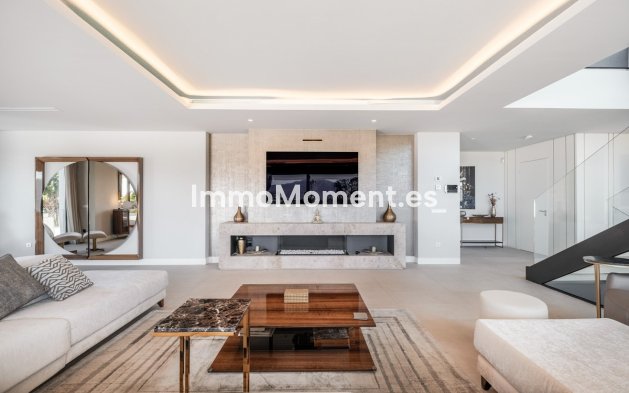 Resale - Villa - El Paraiso - New Golden Mile