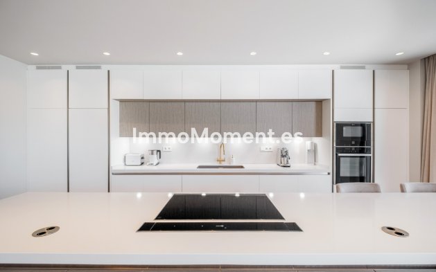 Resale - Villa - El Paraiso - New Golden Mile