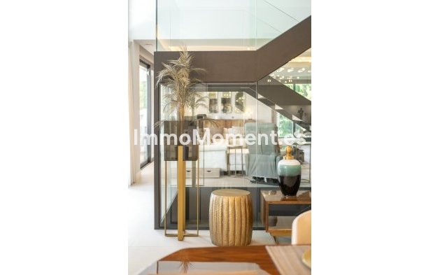 Resale - Villa - El Paraiso - New Golden Mile