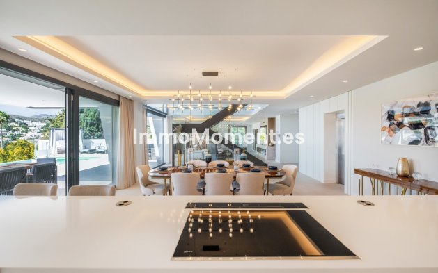 Resale - Villa - El Paraiso - New Golden Mile