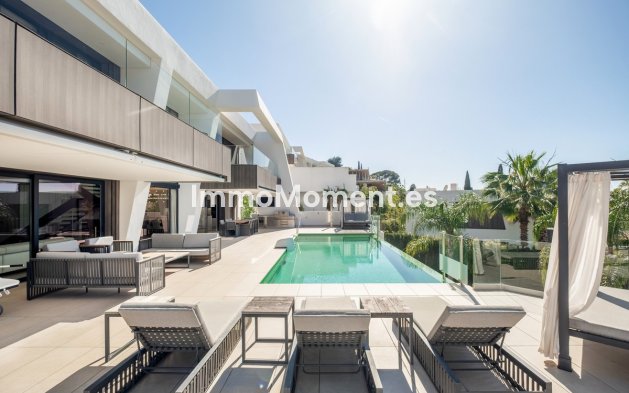 Resale - Villa - El Paraiso - New Golden Mile