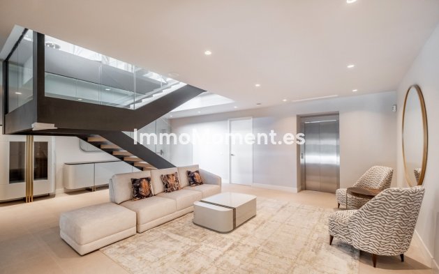 Resale - Villa - El Paraiso - New Golden Mile