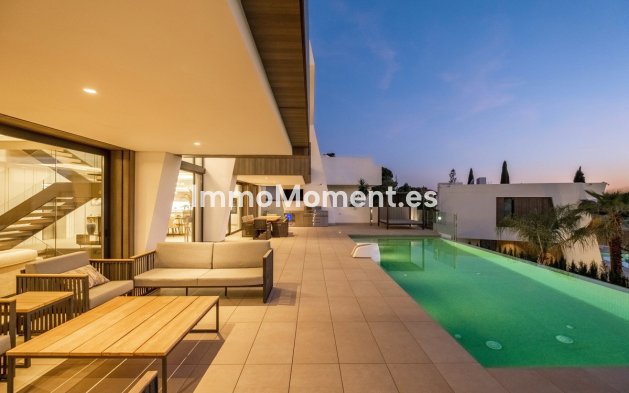 Resale - Villa - El Paraiso - New Golden Mile