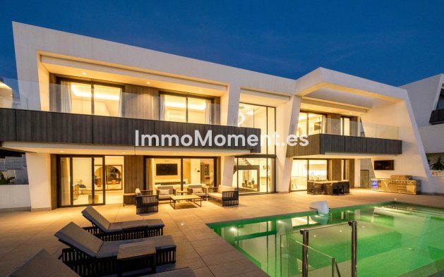Resale - Villa - El Paraiso - New Golden Mile