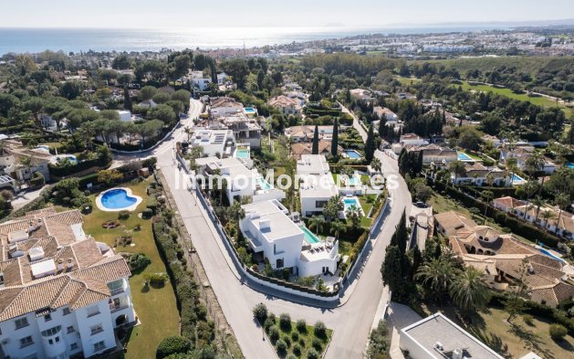 Resale - Villa - El Paraiso - New Golden Mile