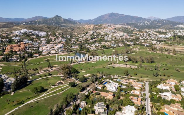 Resale - Villa - El Paraiso - New Golden Mile