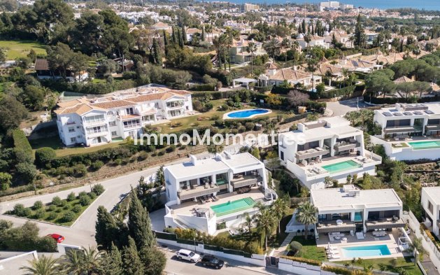 Resale - Villa - El Paraiso - New Golden Mile