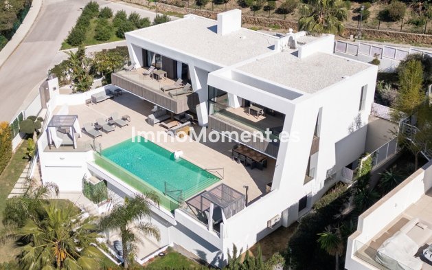 Resale - Villa - El Paraiso - New Golden Mile