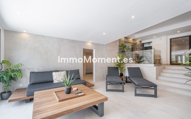 Resale - Villa - El Paraiso - New Golden Mile