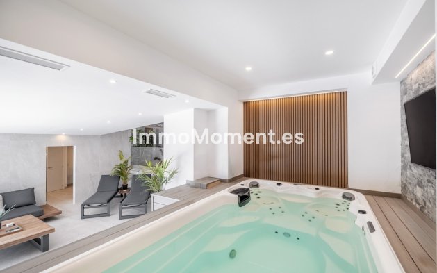 Resale - Villa - El Paraiso - New Golden Mile
