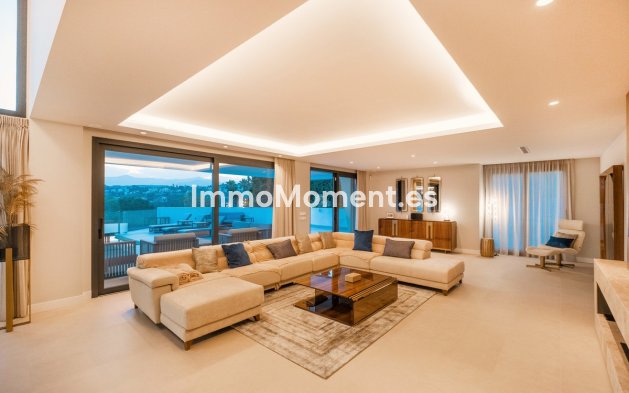 Resale - Villa - El Paraiso - New Golden Mile