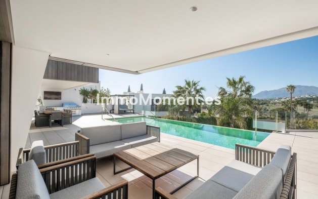 Resale - Villa - El Paraiso - New Golden Mile