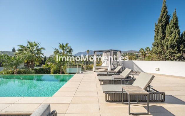 Resale - Villa - El Paraiso - New Golden Mile