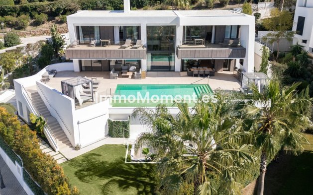 Resale - Villa - El Paraiso - New Golden Mile