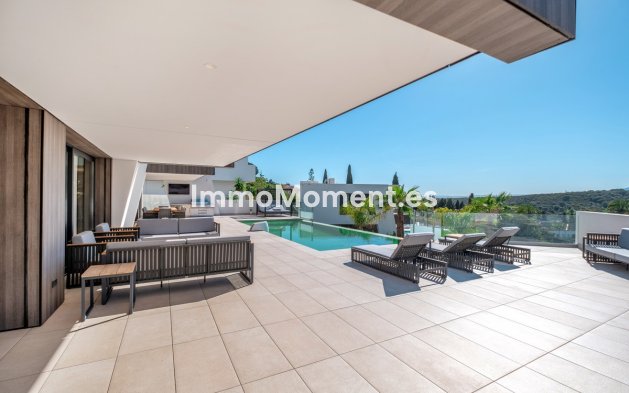 Resale - Villa - El Paraiso - New Golden Mile