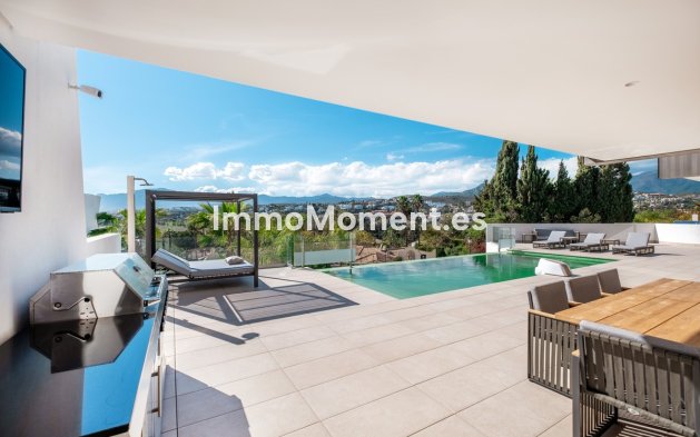 Resale - Villa - El Paraiso - New Golden Mile