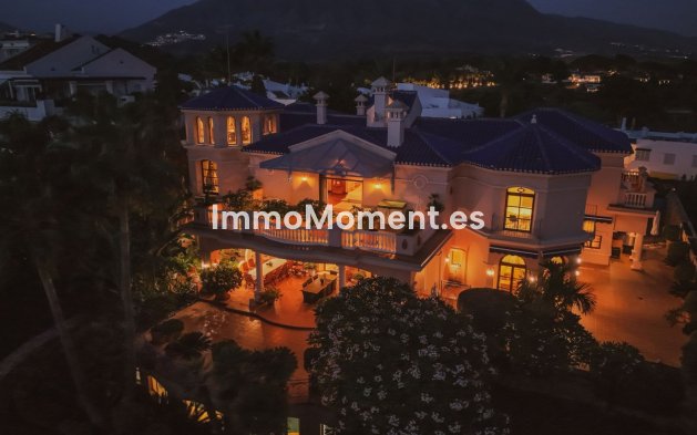 Wiederverkauf - Villa - Marbella - Nueva Andalucía