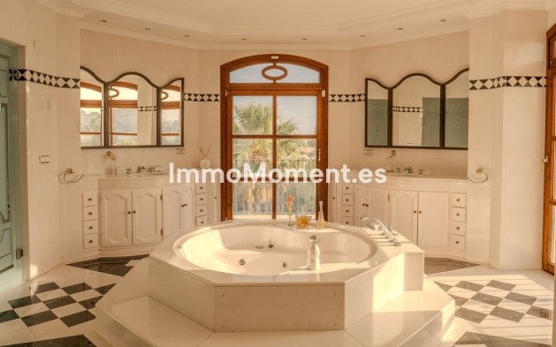 Wiederverkauf - Villa - Marbella - Nueva Andalucía