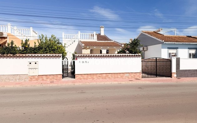 Resale - Villa - Orihuela - Playa Flamenca
