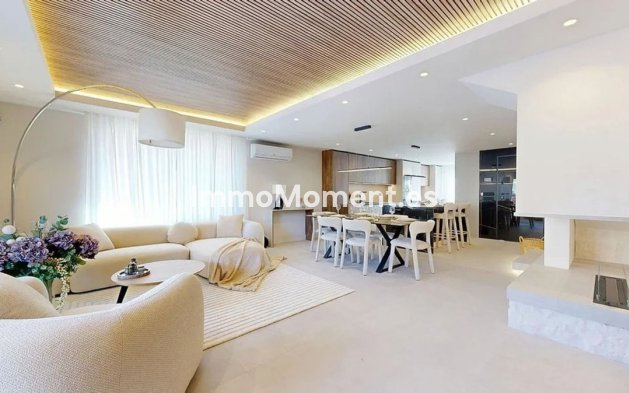 Resale - Villa - Estepona - Atalaya