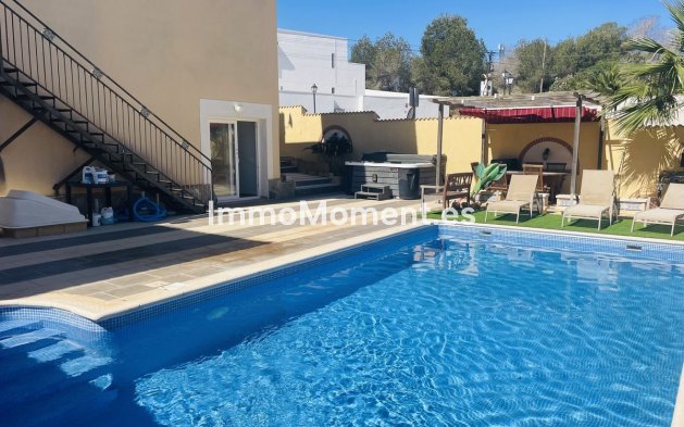 Resale - Villa - Orihuela - Villamartin
