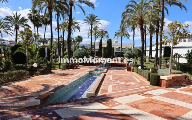 Resale - Townhouse - Estepona - Estepona Centro