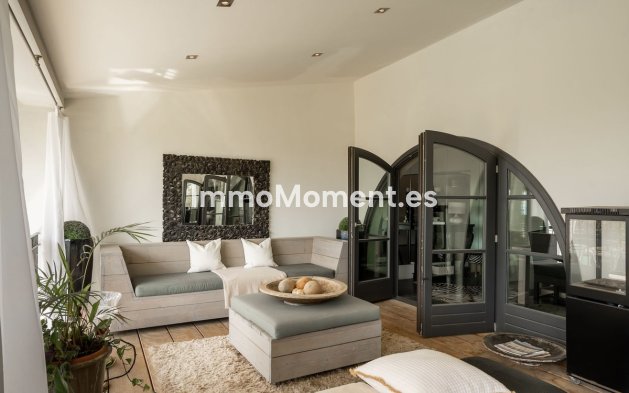 Resale - Villa - El Paraiso - New Golden Mile