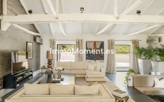 Resale - Villa - El Paraiso - New Golden Mile