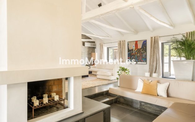 Resale - Villa - El Paraiso - New Golden Mile