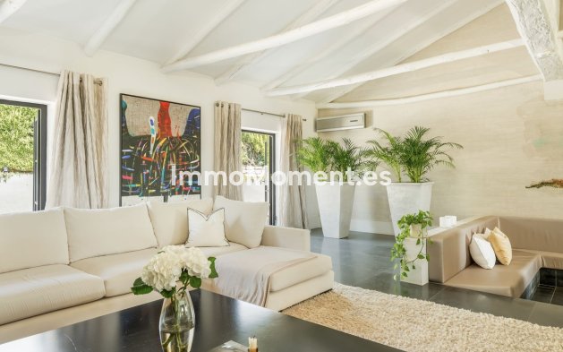 Resale - Villa - El Paraiso - New Golden Mile