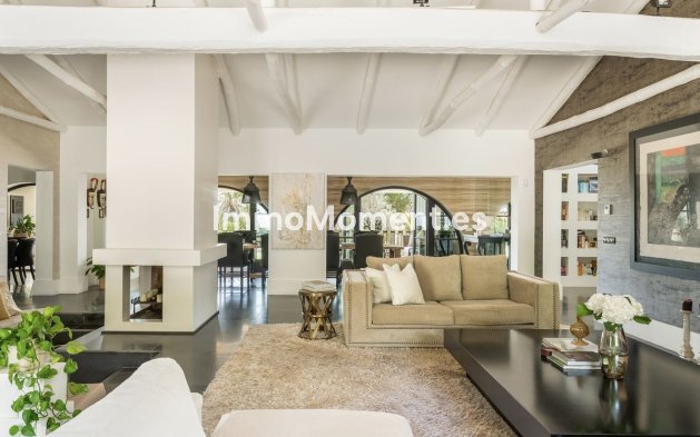Resale - Villa - El Paraiso - New Golden Mile