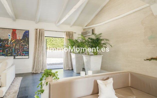 Resale - Villa - El Paraiso - New Golden Mile