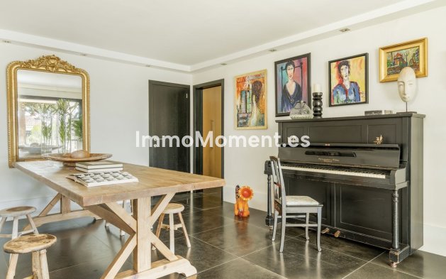 Resale - Villa - El Paraiso - New Golden Mile