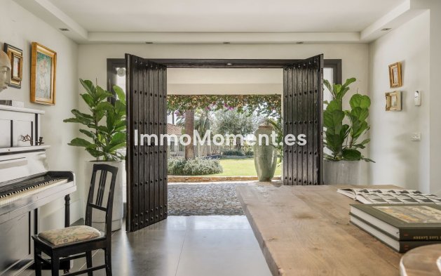 Resale - Villa - El Paraiso - New Golden Mile