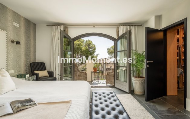 Resale - Villa - El Paraiso - New Golden Mile