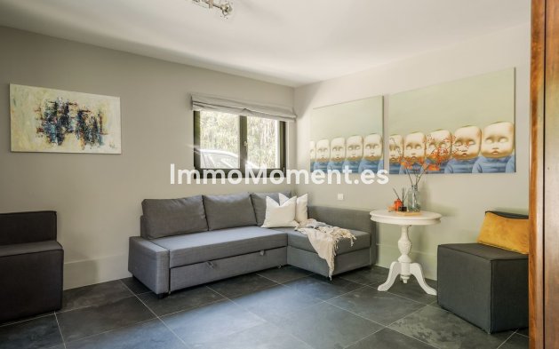Resale - Villa - El Paraiso - New Golden Mile