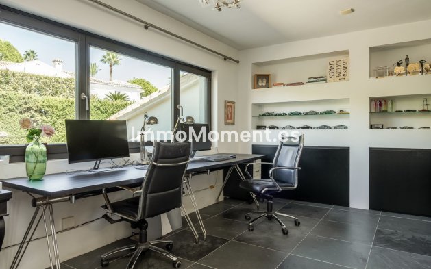 Resale - Villa - El Paraiso - New Golden Mile