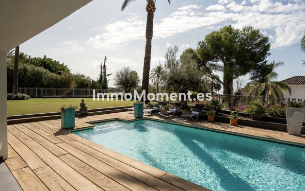 Resale - Villa - El Paraiso - New Golden Mile