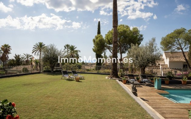 Resale - Villa - El Paraiso - New Golden Mile