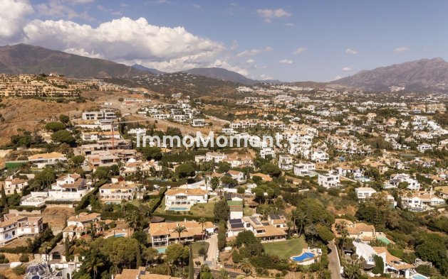 Resale - Villa - El Paraiso - New Golden Mile