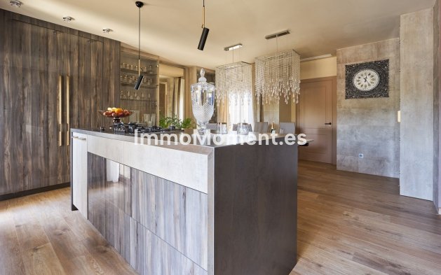 Resale - Apartment - Sotogrande