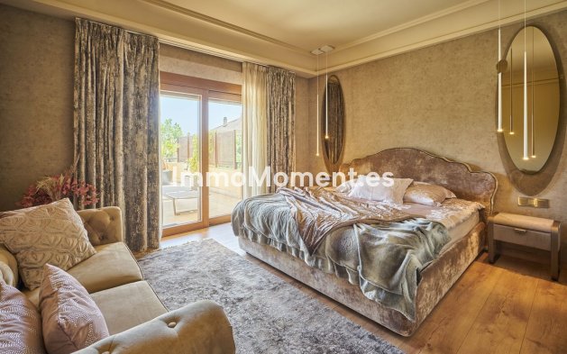 Resale - Apartment - Sotogrande