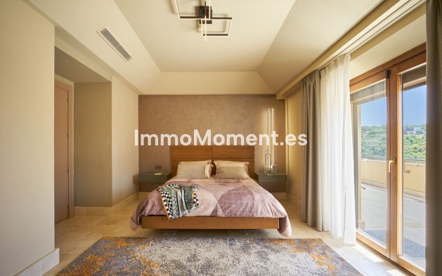 Resale - Apartment - Sotogrande