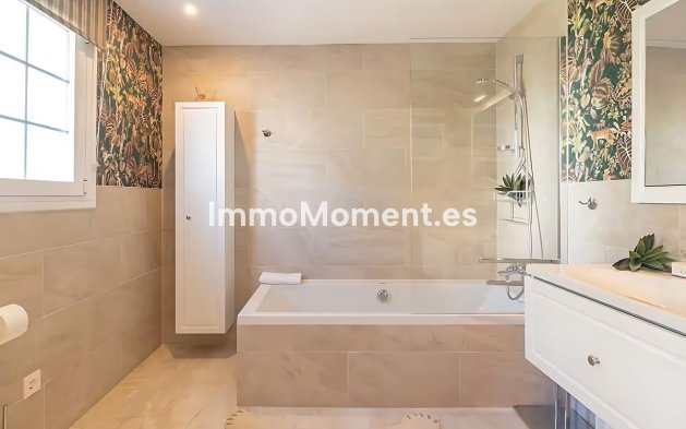 Resale - Villa - El Paraiso - New Golden Mile