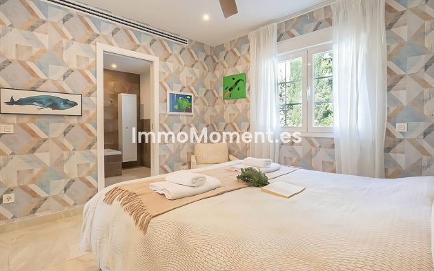 Resale - Villa - El Paraiso - New Golden Mile