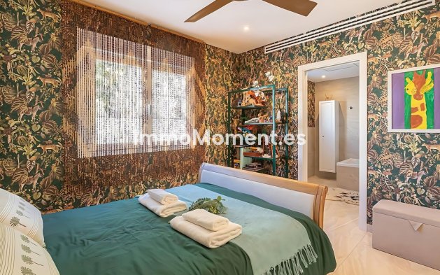 Resale - Villa - El Paraiso - New Golden Mile