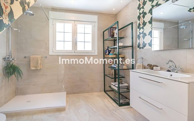 Resale - Villa - El Paraiso - New Golden Mile
