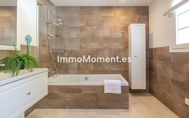 Resale - Villa - El Paraiso - New Golden Mile