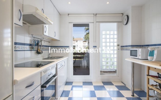 Resale - Apartment - Estepona - Selwo