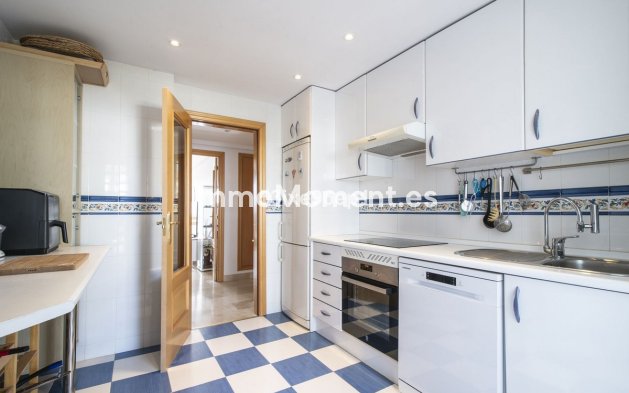 Resale - Apartment - Estepona - Selwo